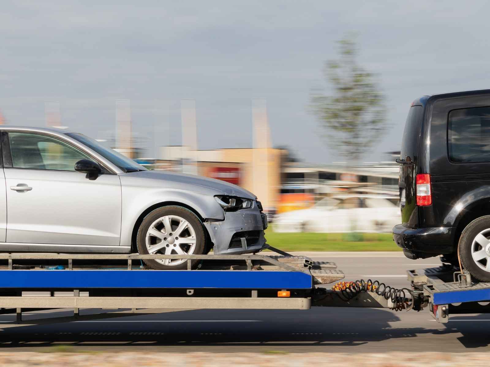 damaged car emergency towing service