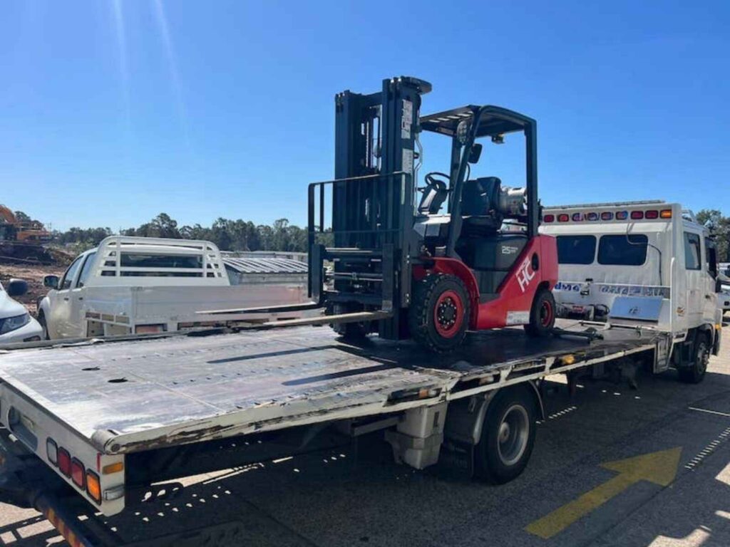 machinery towing forklift flatbed