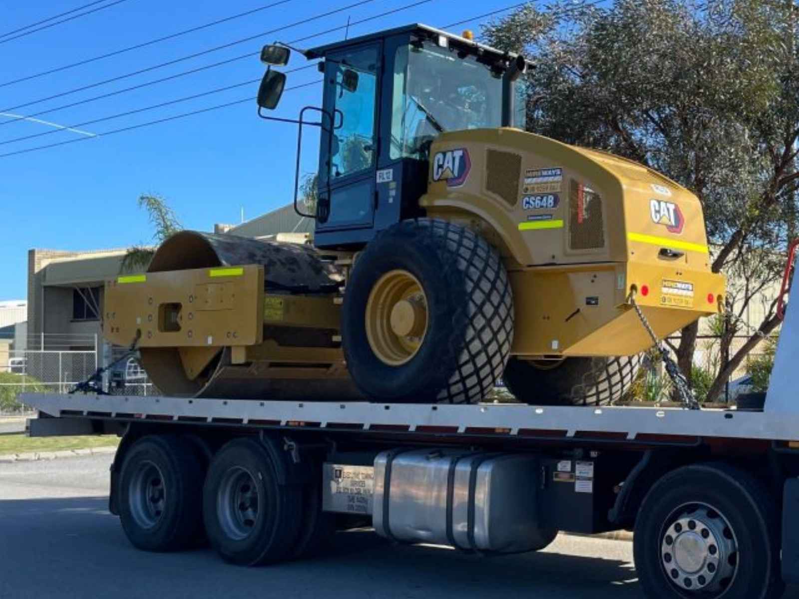machinery towing road roller